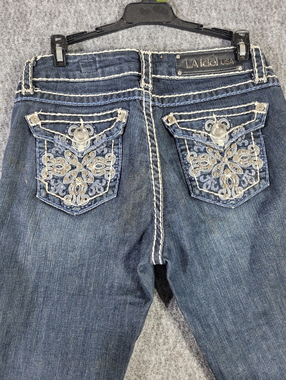 LA Idol Womens Capri Jeans Size 7 W30 L18 Fleur De Lis Flap Pocket Bling Crop